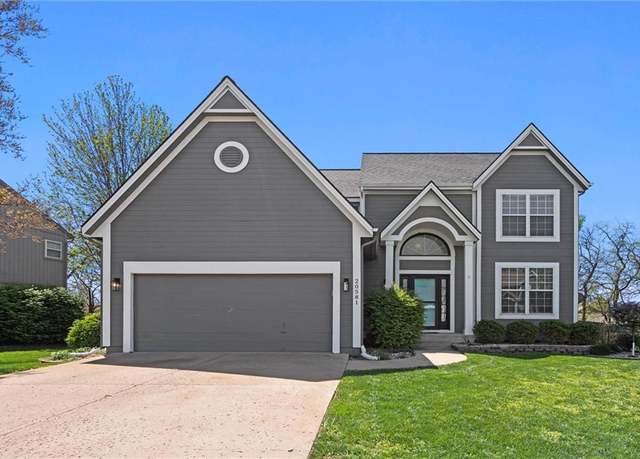 Property at 20581 W 220th St, Spring Hill, KS 66083, 4 beds, 2.5 baths
