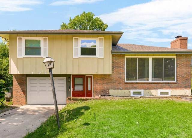 Property at 1924 N 75th Dr, Kansas City, KS 66112, 3 beds, 2.5 baths