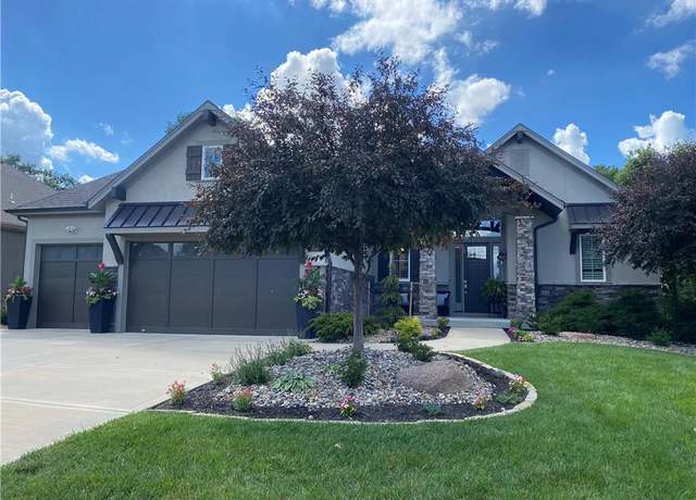 Property at 2136 NE 105th St, Kansas City, MO 64155, 4 beds, 5 baths