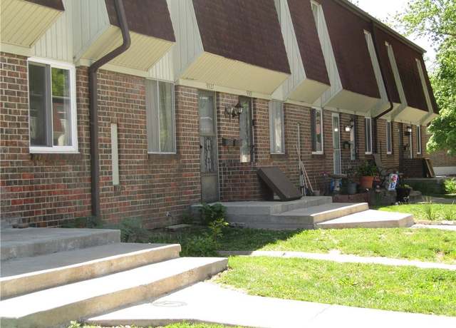 Property at 9921 W 52nd St, Merriam, KS 66203, 2 beds, 1.5 baths