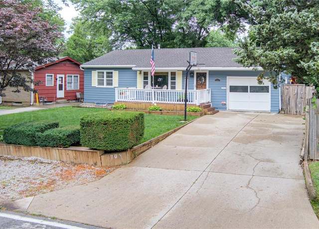 Property at 702 Green St, Lee's Summit, MO 64063, 3 beds, 2 baths