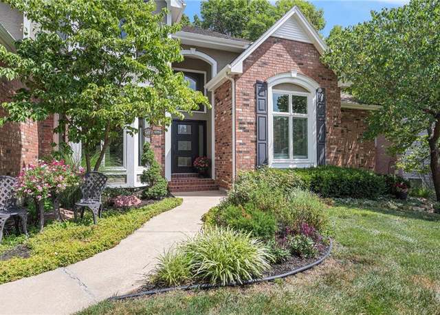 Property at 4140 W 131st Ter, Leawood, KS 66209, 5 beds, 4.5 baths