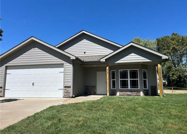 Property at 217 W Market St, Warrensburg, MO 64093, 3 beds, 2 baths