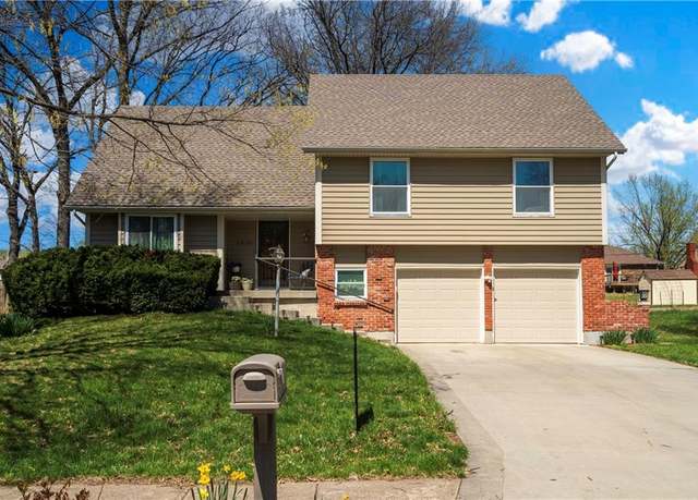 Property at 1216 NE 74th Ter, Gladstone, MO 64118, 4 beds, 2 baths