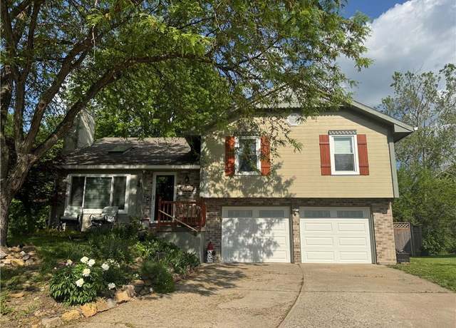 Property at 7105 N Atkins St, Kansas City, MO 64152, 4 beds, 3 baths