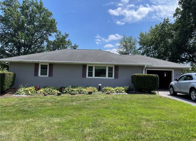 Property at 3814 Penn St, St Joseph, MO 64507, 3 beds, 2 baths