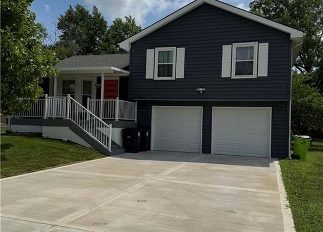 Property at 16111 Richmond Ave W, Belton, MO 64012, 3 beds, 2 baths