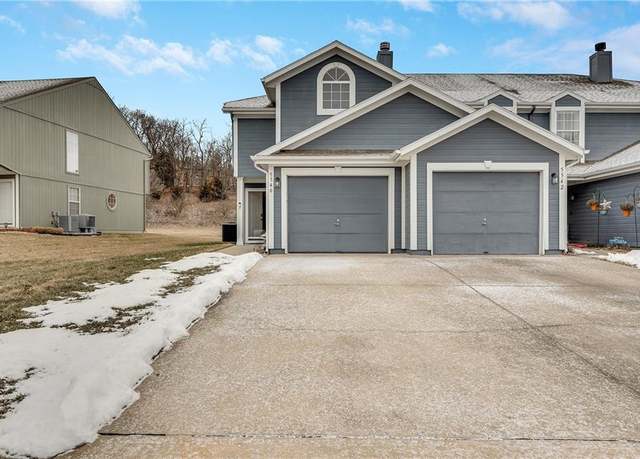 Property at 5540 NW Moonlight Meadow Dr, Lee's Summit, MO 64064, 3 beds, 2.5 baths