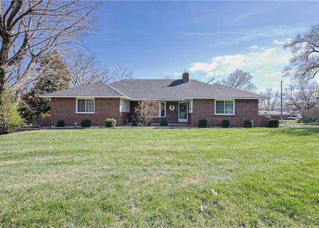 Property at 3402 Messanie St, St Joseph, MO 64501, 4 beds, 2 baths