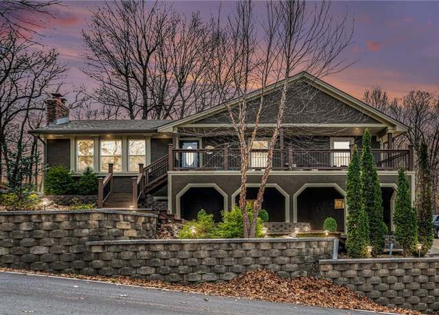 Property at 60 W St, Lee's Summit, MO 64086, 3 beds, 2 baths