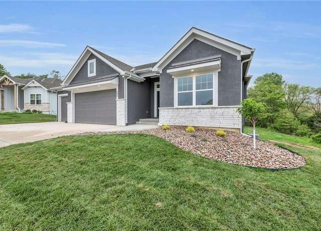 Property at 502 Seventh St, Smithville, MO 64089, 4 beds, 3 baths