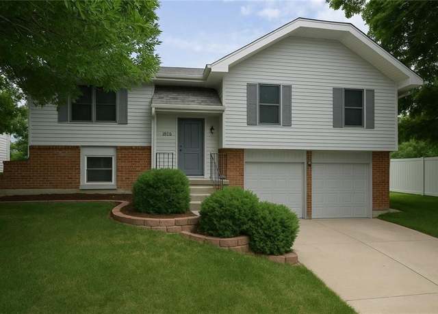 Property at 1516 E 151st Ter, Olathe, KS 66062, 3 beds, 2.5 baths