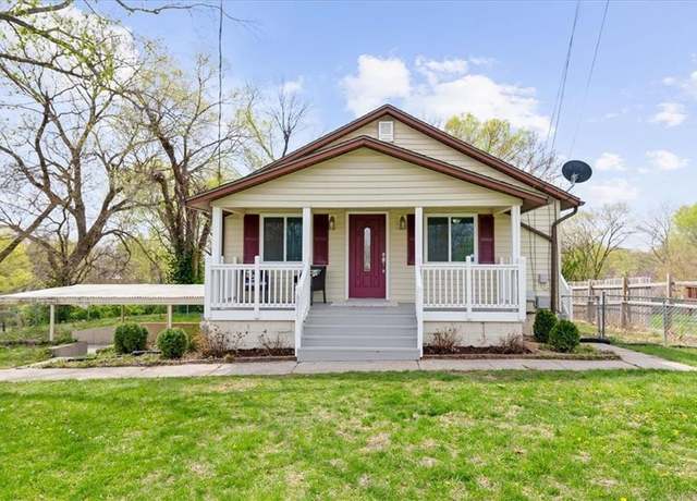 Property at 4811 NE 44th Ter, Kansas City, MO 64117, 5 beds, 1.5 baths