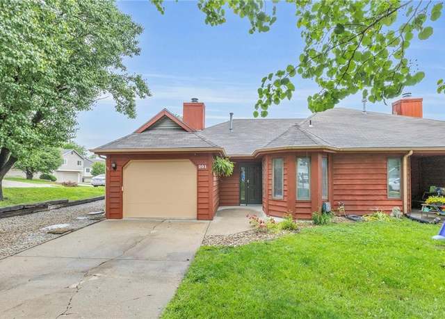 Property at 201 Summertree Ln, Lawrence, KS 66049, 3 beds, 2 baths