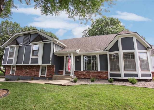 Property at 12250 W 105th St, Overland Park, KS 66215, 4 beds, 2.5 baths