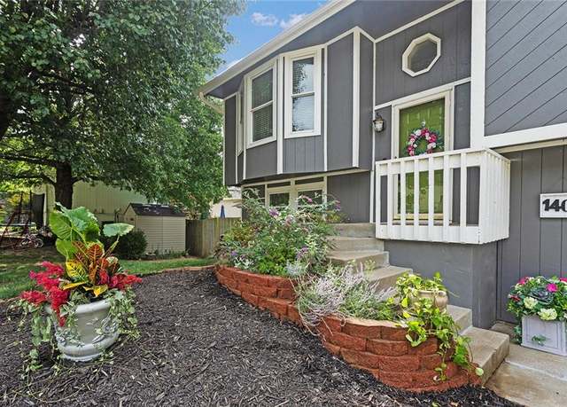Property at 1407 NW 74th St, Kansas City, MO 64118, 3 beds, 2.5 baths