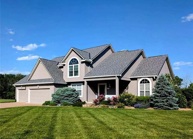 Property at 11319 Easley Dr, Lee's Summit, MO 64086, 5 beds, 3.5 baths