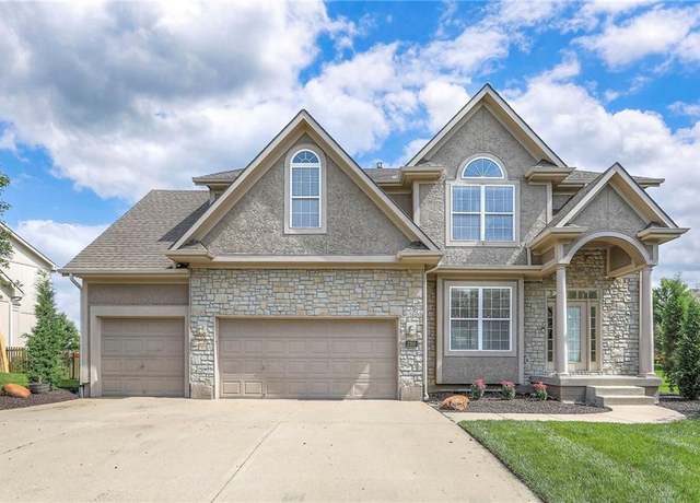 Property at 2300 NE 109th St, Kansas City, MO 64155, 4 beds, 3.5 baths