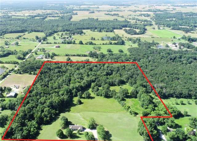 Property at 114 W Carman Rd, El Dorado Springs, MO 64744, 4 beds, 3 baths