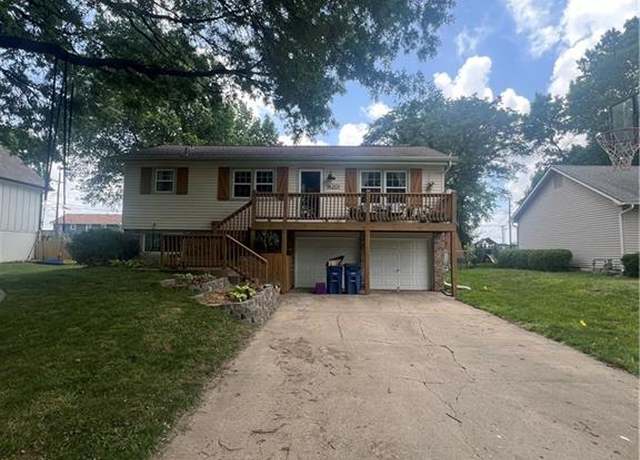 Property at 14201 W 94th Ter, Lenexa, KS 66215, 3 beds, 2 baths