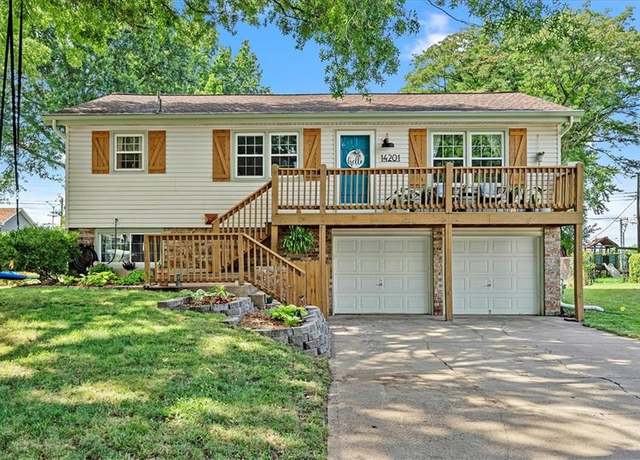 Property at 14201 W 94th Ter, Lenexa, KS 66215, 3 beds, 2 baths