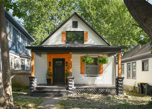 Property at 1220 W 41st St, Kansas City, MO 64111, 3 beds, 2 baths