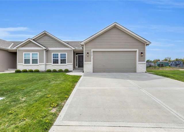 Property at 19707 W 196th St, Spring Hill, KS 66083, 2 beds, 2 baths