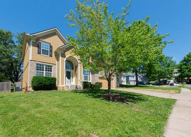 Property at 6512 N Fisk Ct, Kansas City, MO 64151, 5 beds, 3 baths