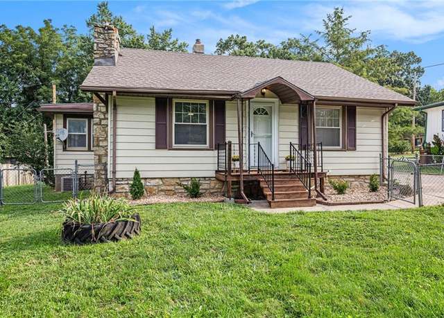 Property at 4512 NE 46th Ter, Kansas City, MO 64117, 3 beds, 2 baths