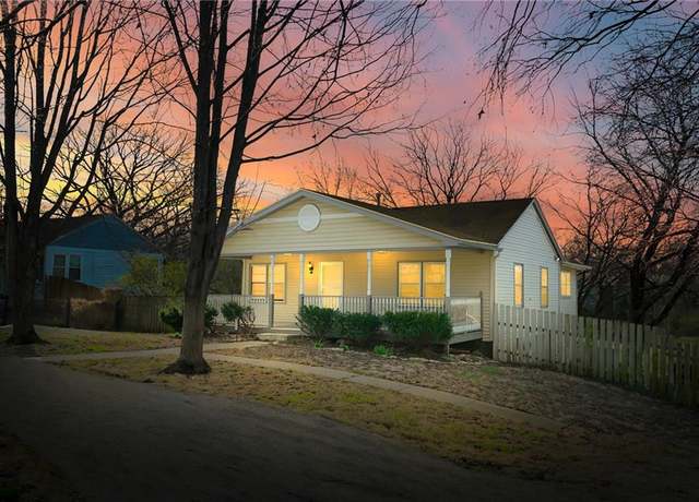 Property at 8113 E 79th St, Kansas City, MO 64138, 3 beds, 2 baths