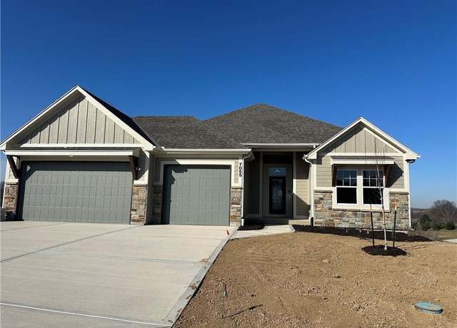 Property at 13840 NW 70th St, Parkville, MO 64152, 4 beds, 3 baths