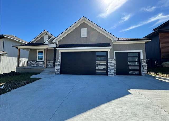Property at 22415 87th Ter, Lenexa, KS 66227, 4 beds, 3 baths