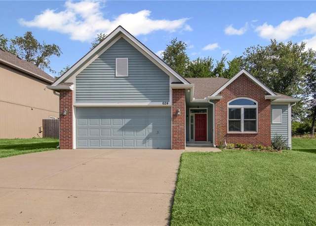 Property at 624 NE 99th St, Kansas City, MO 64155, 3 beds, 2 baths
