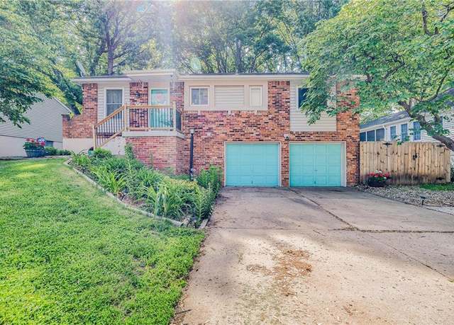 Property at 808 NW Oxford Dr, Blue Springs, MO 64015, 3 beds, 2 baths