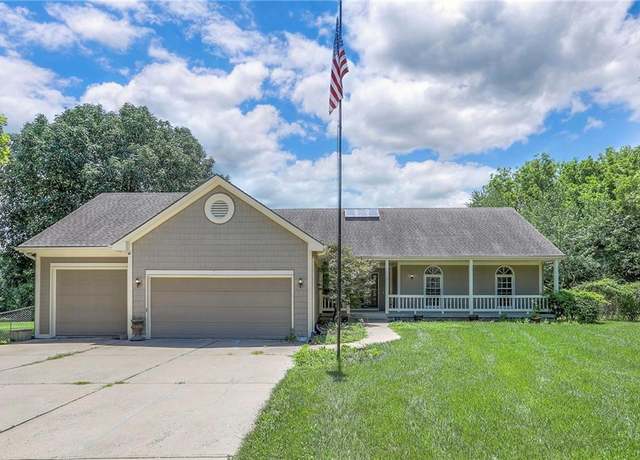 Property at 1875 E Mechanic Ave, Independence, MO 64050, 3 beds, 2.5 baths