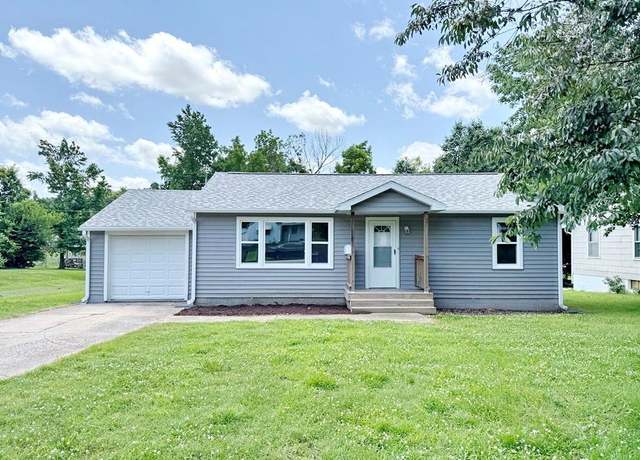 Property at 120 W Pine St, El Dorado Springs, MO 64744, 2 beds, 1 bath