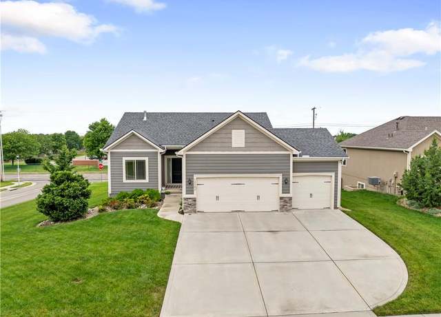 Property at 12282 S Pine St, Olathe, KS 66061, 4 beds, 3 baths