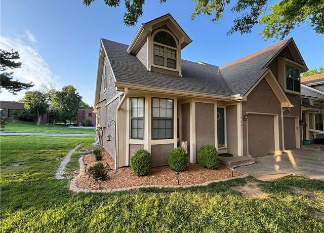 Property at 11532 W 113th St, Overland Park, KS 66210, 2 beds, 2.5 baths