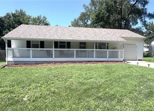 Property at 704 Pawnee Ln, Belton, MO 64012, 3 beds, 2 baths