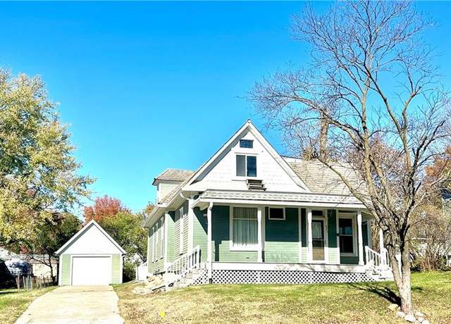 Property at 625 W 1st St, Maryville, MO 64468, 4 beds, 2 baths