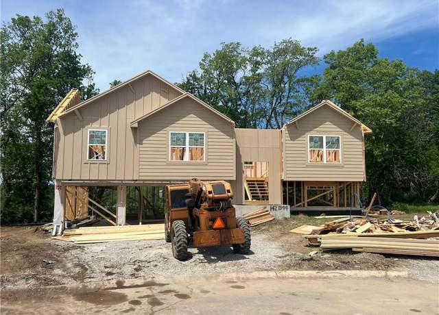 Property at 1337 N Holland Ct, Independence, MO 64056, 3 beds, 3 baths