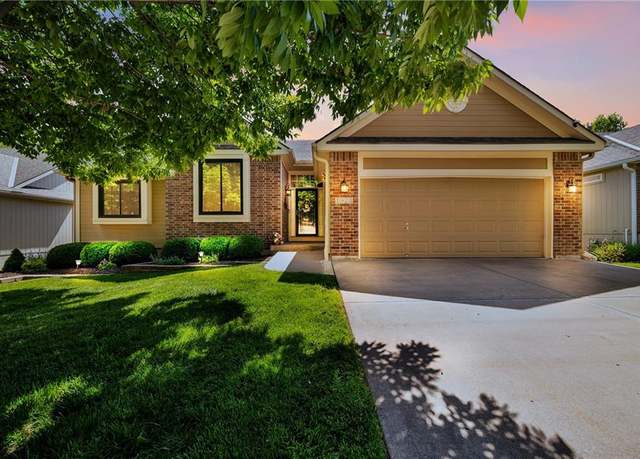 Property at 1923 Meadowlark Dr, Raymore, MO 64083, 3 beds, 3 baths