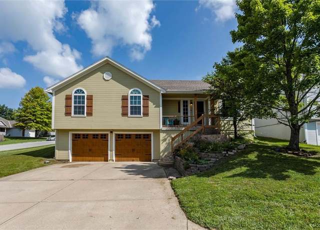 Property at 19600 E 9th St S, Independence, MO 64056, 3 beds, 3 baths