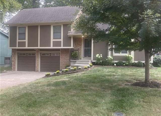 Property at 13008 S Chippewa Cir, Olathe, KS 66062, 3 beds, 2.5 baths