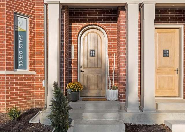 Property at 441 SW Longview Blvd, Lee's Summit, MO 64081, 3 beds, 2.5 baths