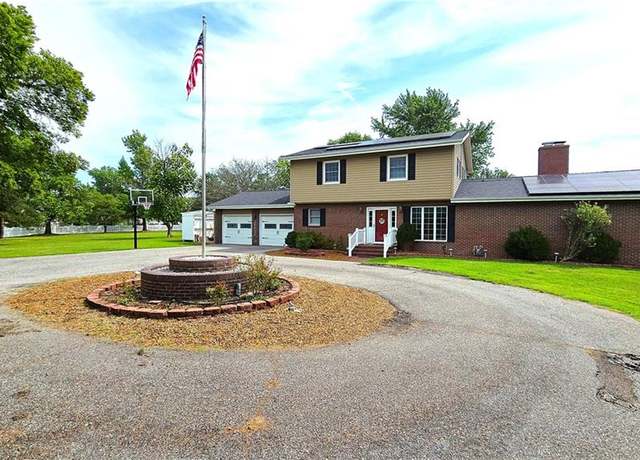 Property at 225 W 15th St, Fort Scott, KS 66701, 4 beds, 2.5 baths