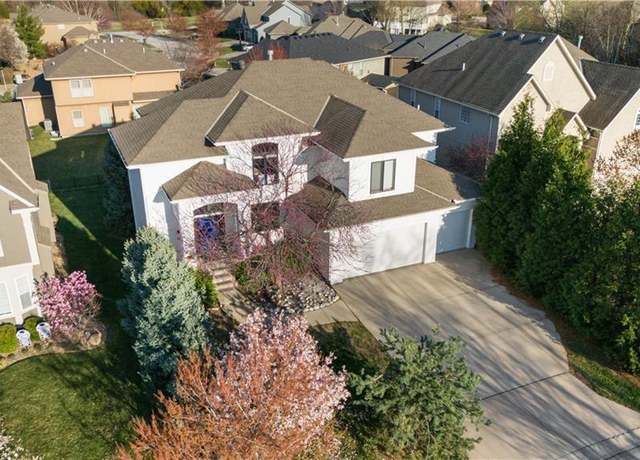 Property at 11273 S Lakecrest Dr, Olathe, KS 66061, 5 beds, 4.5 baths