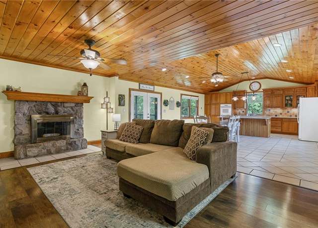Property at 20212 S Carriage Ln, Peculiar, MO 64078, 2 beds, 3 baths