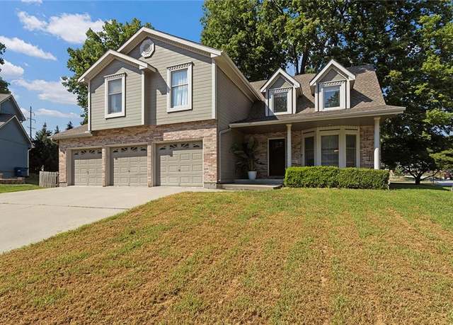 Property at 900 White Oak Ln, Liberty, MO 64068, 4 beds, 4 baths