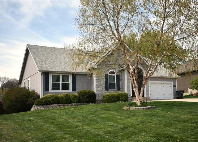 Property at 4236 Clayton Ct, Leavenworth, KS 66048, 4 beds, 3 baths